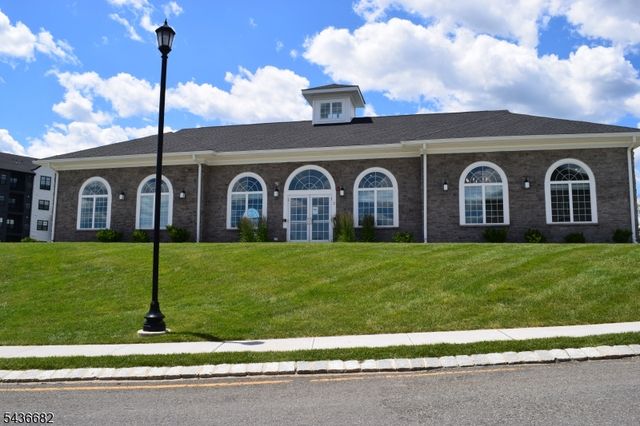 52 Eastwood Ter, East Hanover Twp., NJ 07936