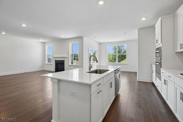 52 Eastwood Ter, East Hanover Twp., NJ 07936