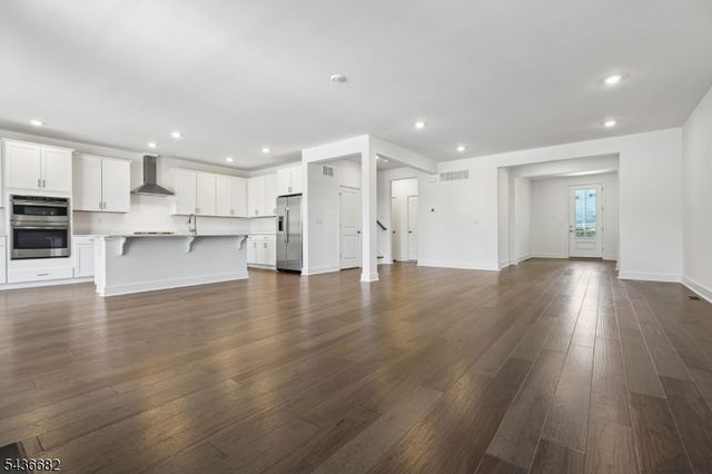 52 Eastwood Ter, East Hanover Twp., NJ 07936