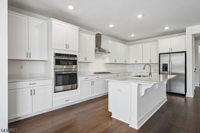 52 Eastwood Ter, East Hanover Twp., NJ 07936