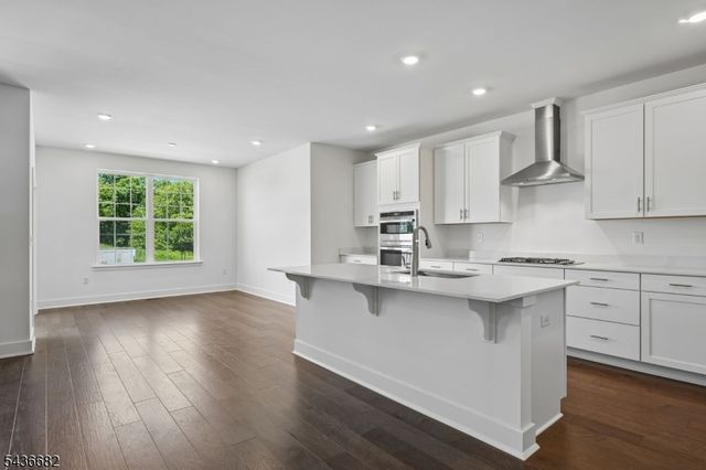 52 Eastwood Ter, East Hanover Twp., NJ 07936