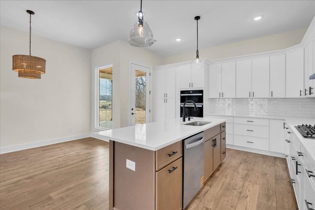 83 Hickory Grove Dr, Morrison, TN 37357
