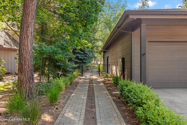 9641 N EASY ST, Hayden Lake, ID 83835