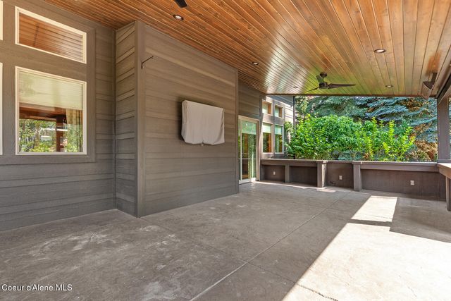 9641 N EASY ST, Hayden Lake, ID 83835