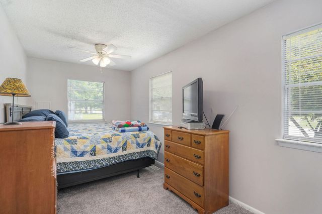 314 E Swiss Lane Court, Springfield, MO 65807