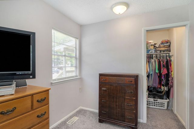 314 E Swiss Lane Court, Springfield, MO 65807