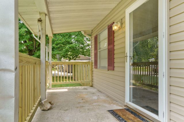 314 E Swiss Lane Court, Springfield, MO 65807