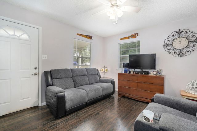 314 E Swiss Lane Court, Springfield, MO 65807