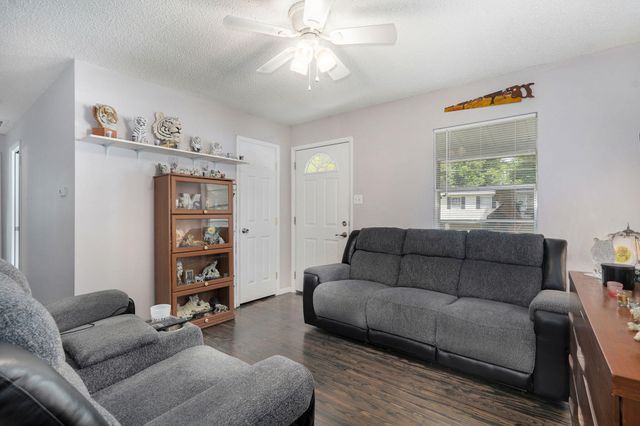 314 E Swiss Lane Court, Springfield, MO 65807