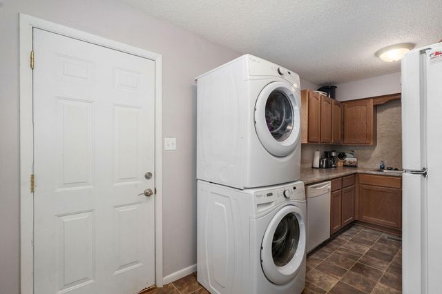 314 E Swiss Lane Court, Springfield, MO 65807