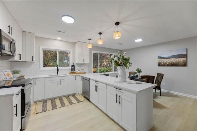 10206 W 88th Terrace, Overland Park, KS 66212