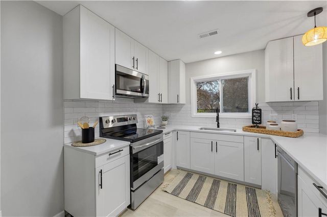 10206 W 88th Terrace, Overland Park, KS 66212