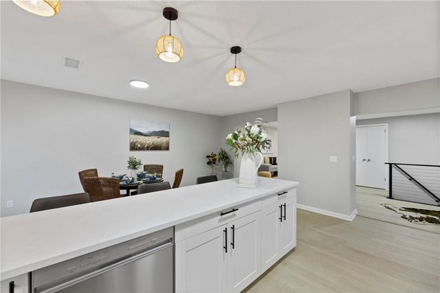 10206 W 88th Terrace, Overland Park, KS 66212