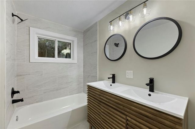 10206 W 88th Terrace, Overland Park, KS 66212