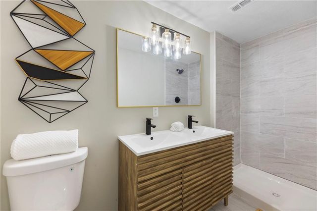 10206 W 88th Terrace, Overland Park, KS 66212