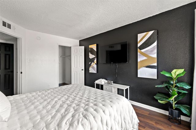2830 S Bartell Drive 211, Houston, TX 77054