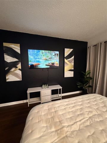 2830 S Bartell Drive 211, Houston, TX 77054