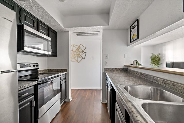 2830 S Bartell Drive 211, Houston, TX 77054