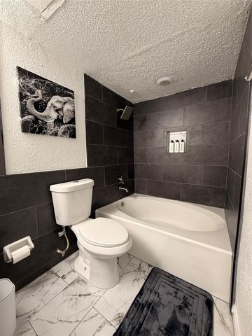 2830 S Bartell Drive 211, Houston, TX 77054