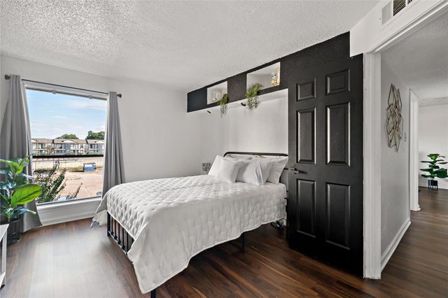 2830 S Bartell Drive 211, Houston, TX 77054