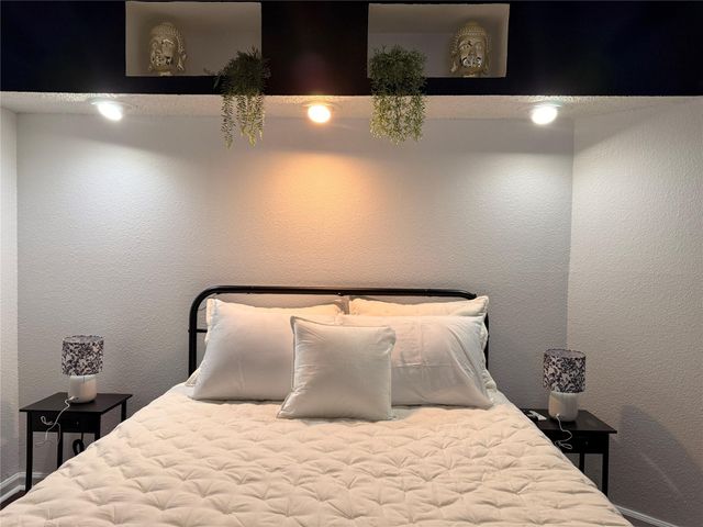 2830 S Bartell Drive 211, Houston, TX 77054