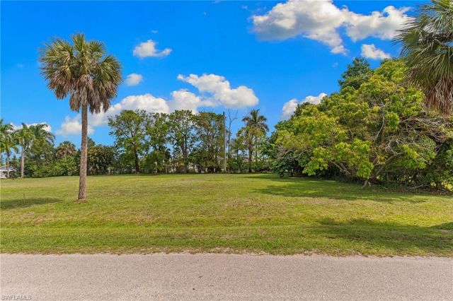 3090 Pine Tree DR, Bonita Springs, FL 34134