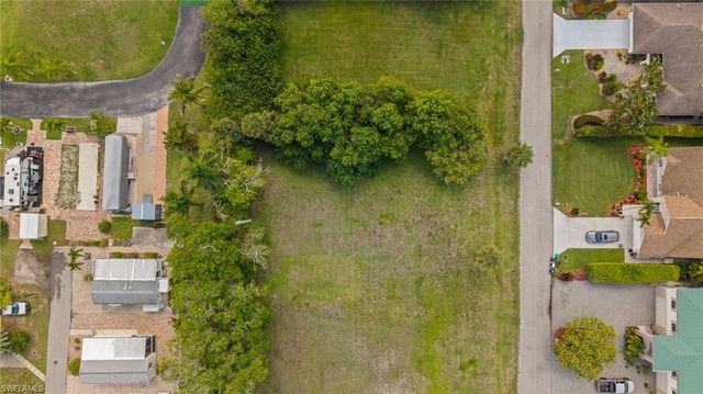 3090 Pine Tree DR, Bonita Springs, FL 34134
