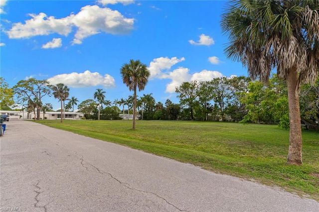 3090 Pine Tree DR, Bonita Springs, FL 34134