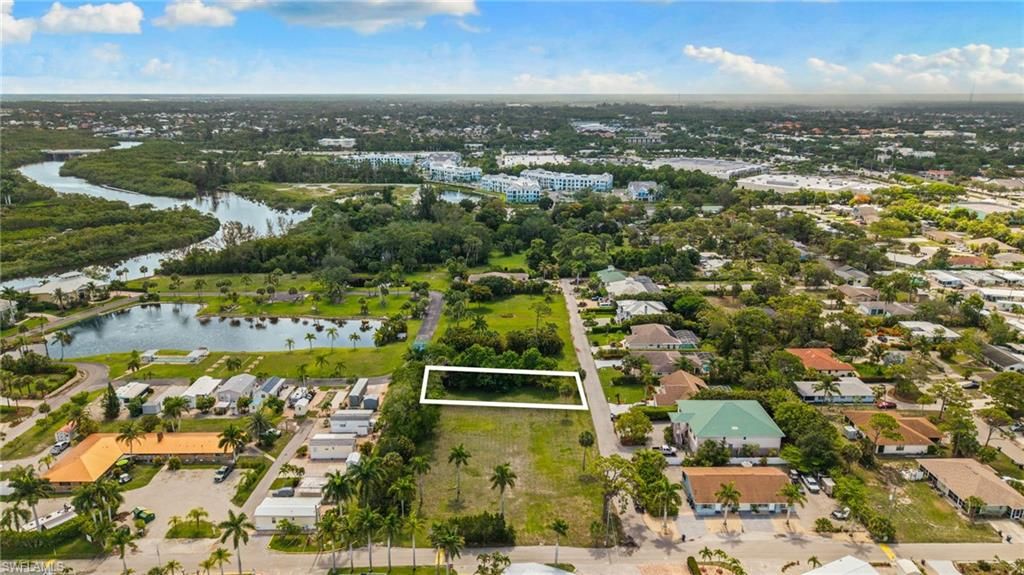 3090 Pine Tree DR, BONITA SPRINGS, FL 34134 — photo 3