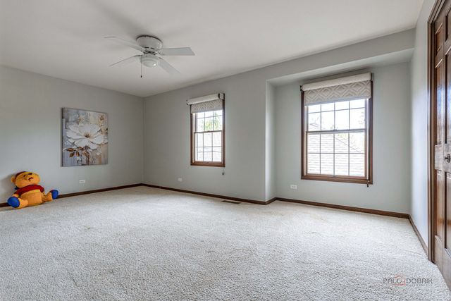 851 Sutton Court, Lincolnshire, IL 60069