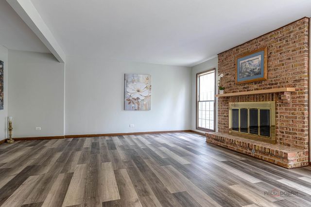 851 Sutton Court, Lincolnshire, IL 60069