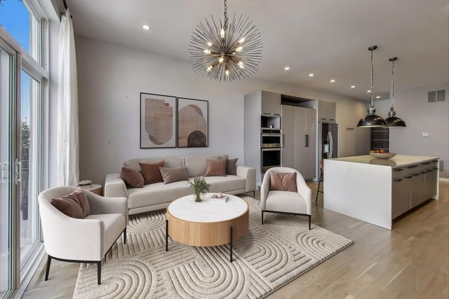 1708 W Cermak Road 3W, Chicago, IL 60608