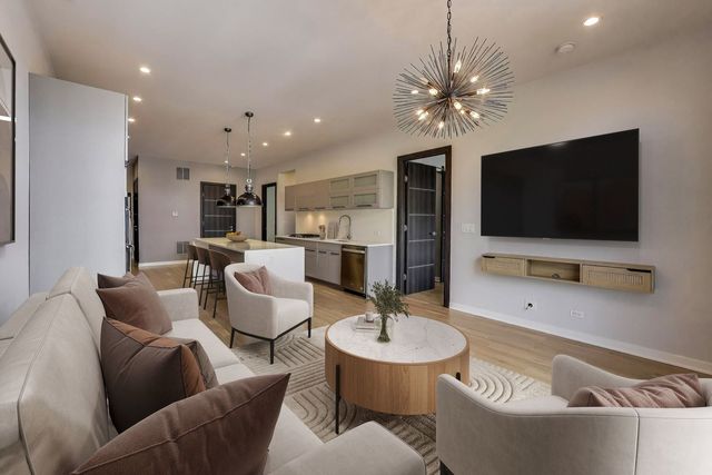 1708 W Cermak Road 3W, Chicago, IL 60608