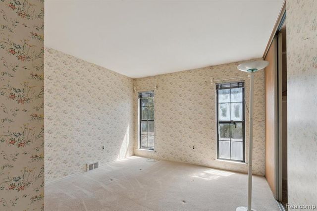 25073 Oakbrooke Drive, Southfield, MI 48033