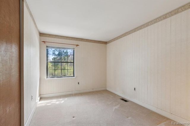 25073 Oakbrooke Drive, Southfield, MI 48033