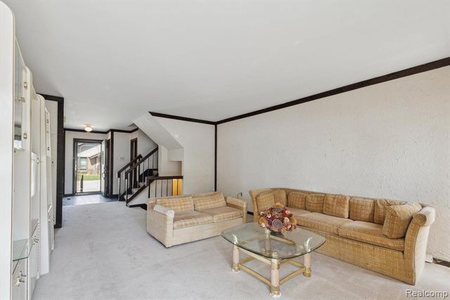 25073 Oakbrooke Drive, Southfield, MI 48033