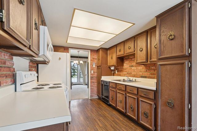 25073 Oakbrooke Drive, Southfield, MI 48033