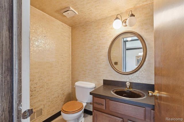 25073 Oakbrooke Drive, Southfield, MI 48033