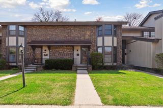 25073 Oakbrooke Drive, Southfield, MI 48033