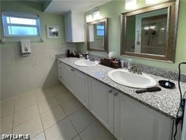 800 Golf DR S 104, Naples, FL 34102