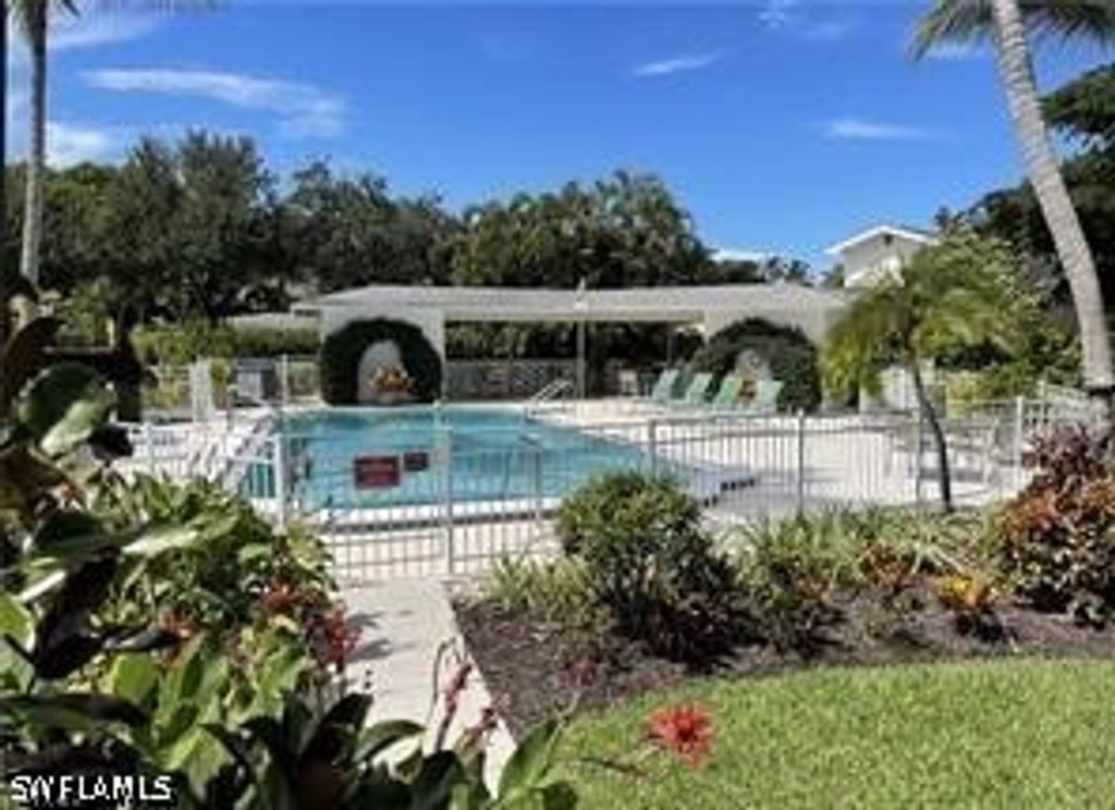 800 Golf DR S 104, Naples, FL 34102