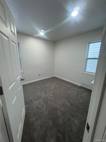 8854 Stout Street, Detroit, MI 48228