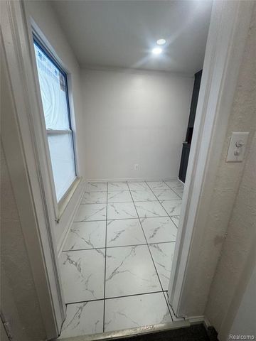 8854 Stout Street, Detroit, MI 48228