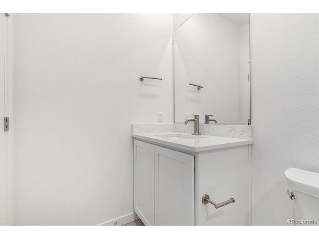 6153 N Ceylon St 4-303, Denver, CO 80249