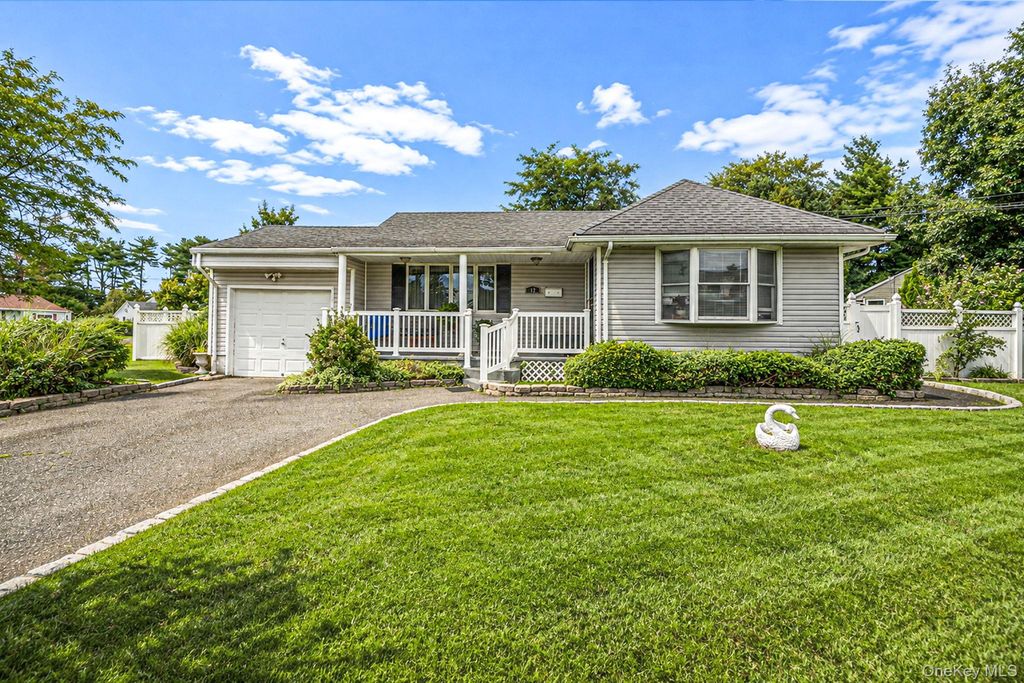 12 Robin Lane, Brentwood, NY 11717 — exterior
