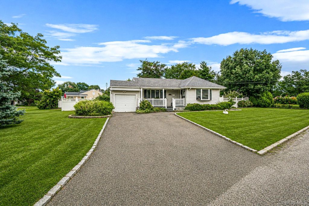 12 Robin Lane, Brentwood, NY 11717 — photo 2