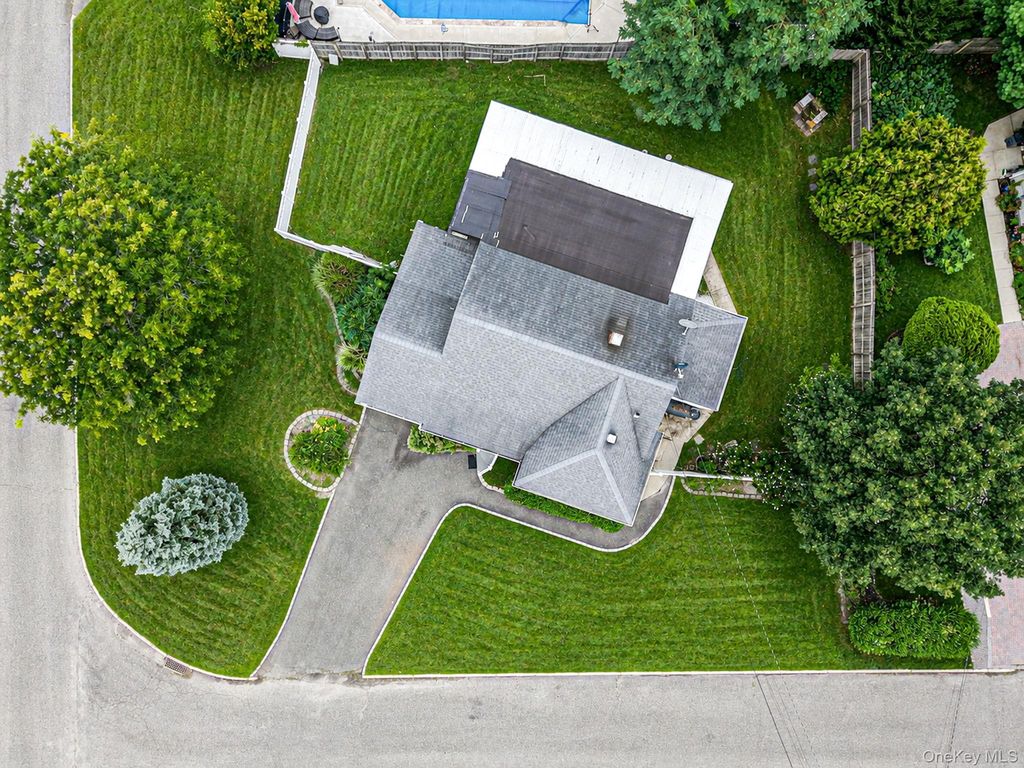 12 Robin Lane, Brentwood, NY 11717 — photo 4
