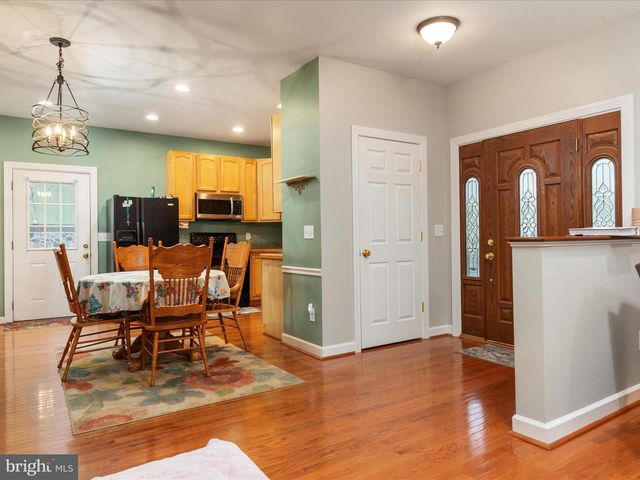 1304 LAKEVIEW DR, Cross Junction, VA 22625