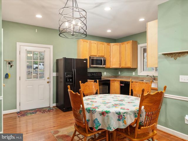 1304 LAKEVIEW DR, Cross Junction, VA 22625