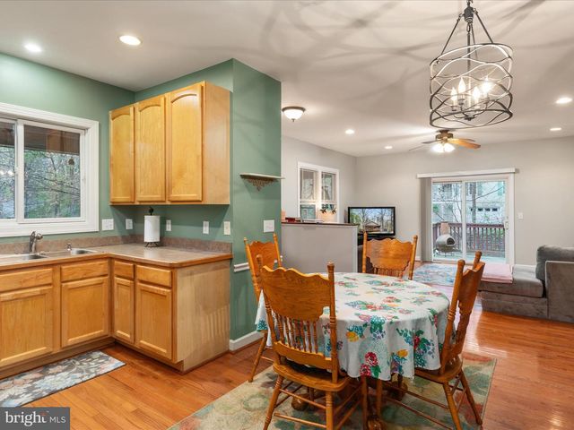 1304 LAKEVIEW DR, Cross Junction, VA 22625